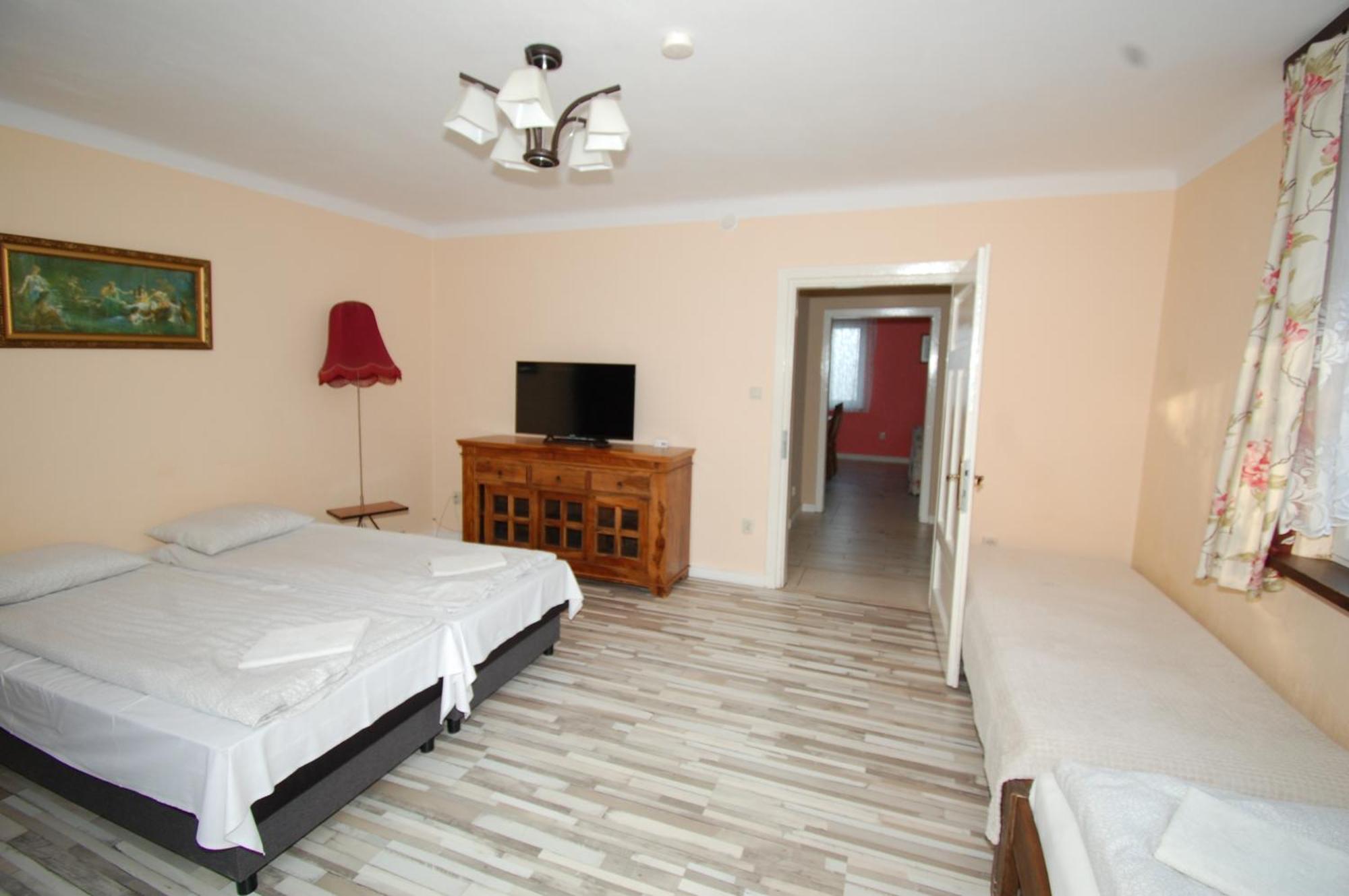 Villa Wypoczynek Letnia Oaza Sobienie Jeziory Exterior foto